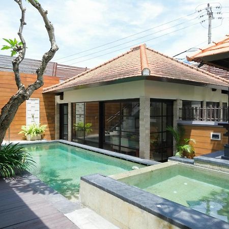 Bugan Villas Seminyak Esterno foto