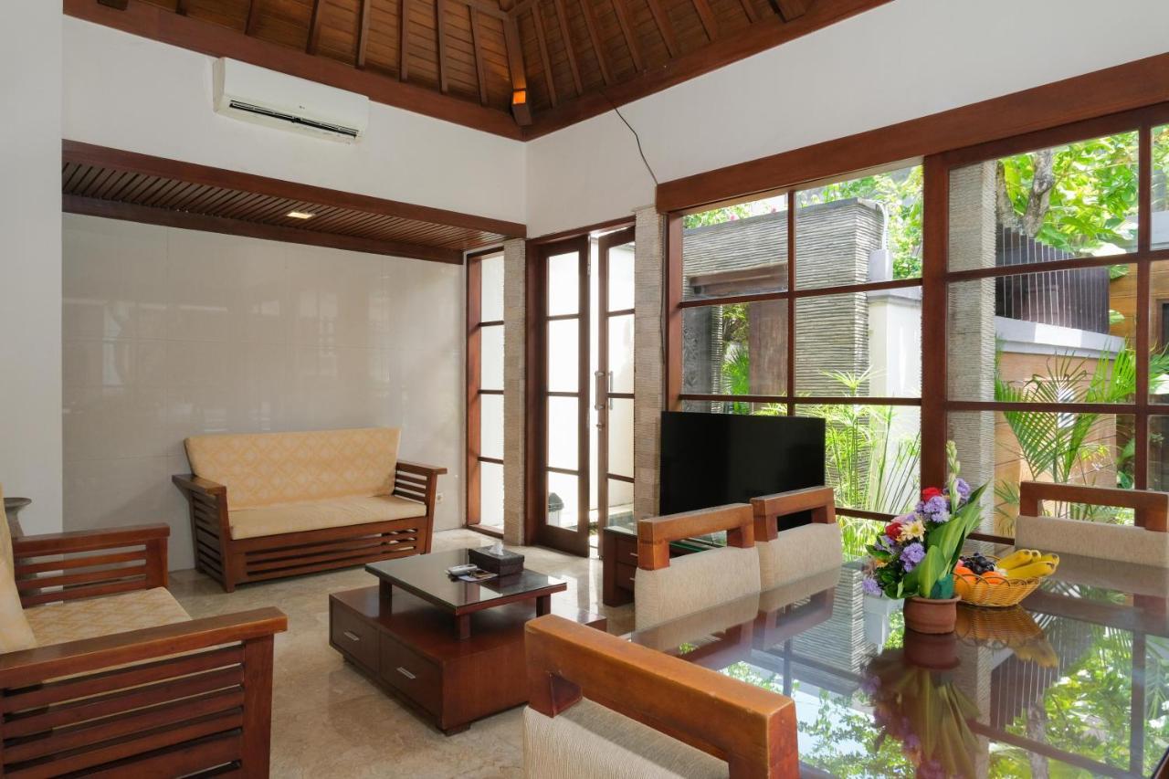Bugan Villas Seminyak Esterno foto