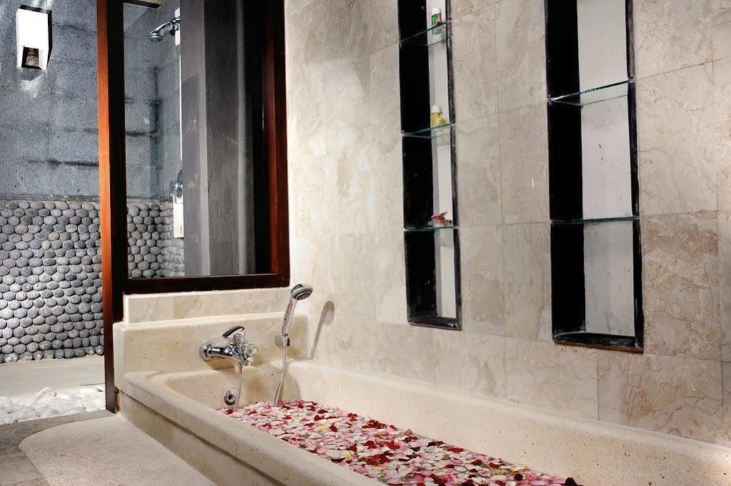 Bugan Villas Seminyak Esterno foto