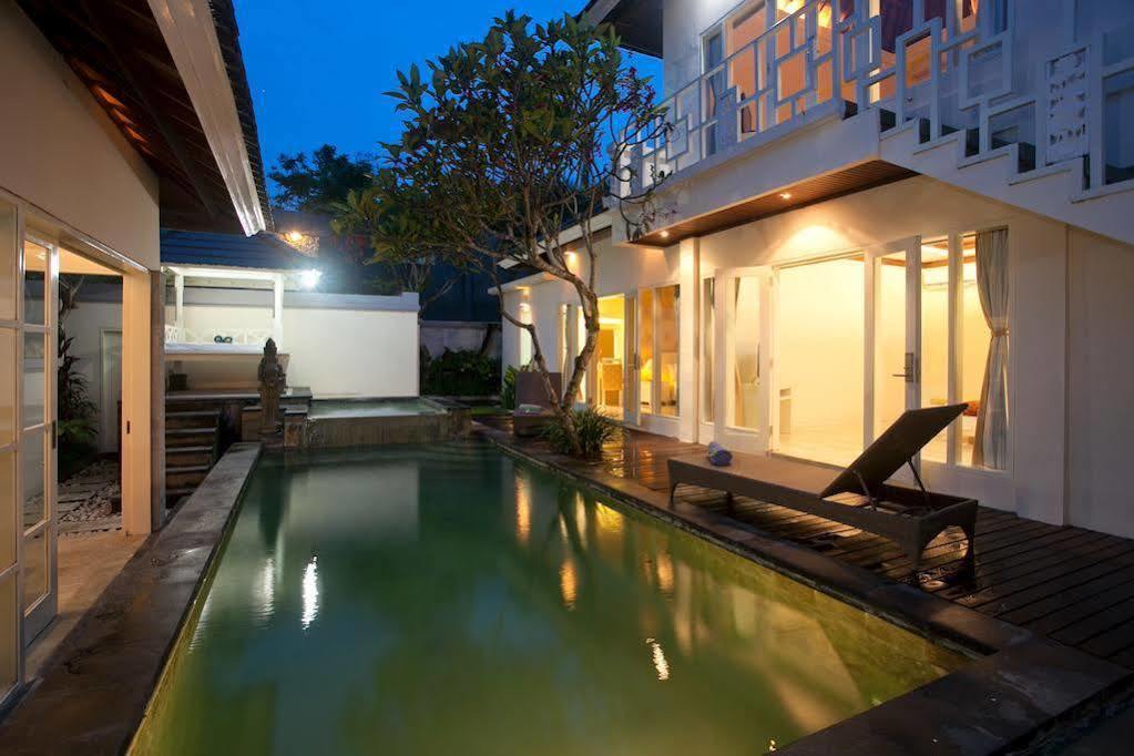 Bugan Villas Seminyak Esterno foto